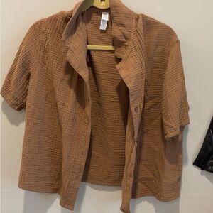 stars above Cropped Gauze Button-Front Top in Rust